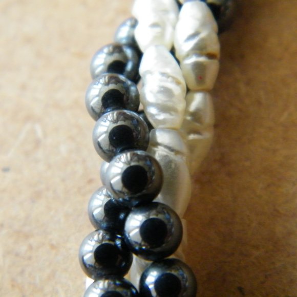 Geniune Pearls and Hematite Necklace - Picture 6 of 7